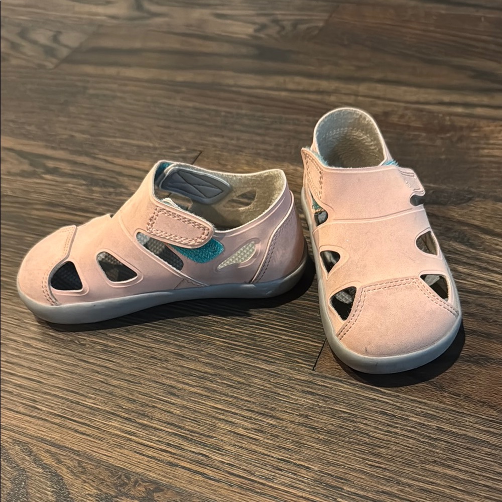 Pink and Gray Sandals with Velcro Straps and Breathable Design